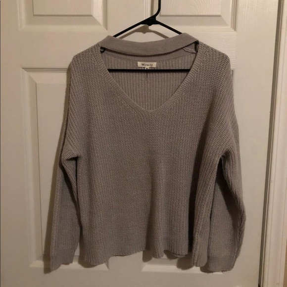 Sweaters - V-Neck cut-out gray sweater